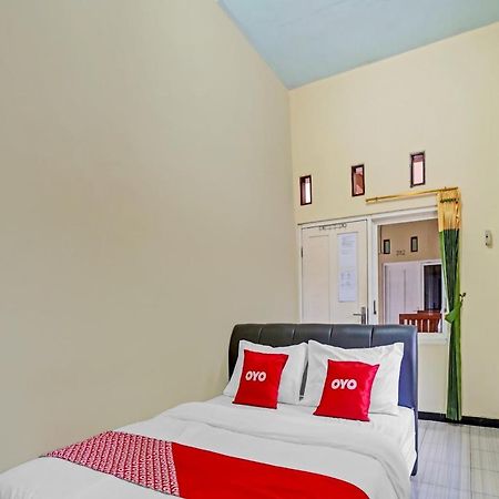 Oyo 3298 Bromo Guest House Family Malang Esterno foto