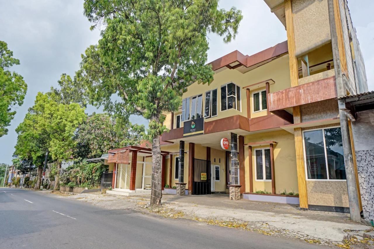 Oyo 3298 Bromo Guest House Family Malang Esterno foto