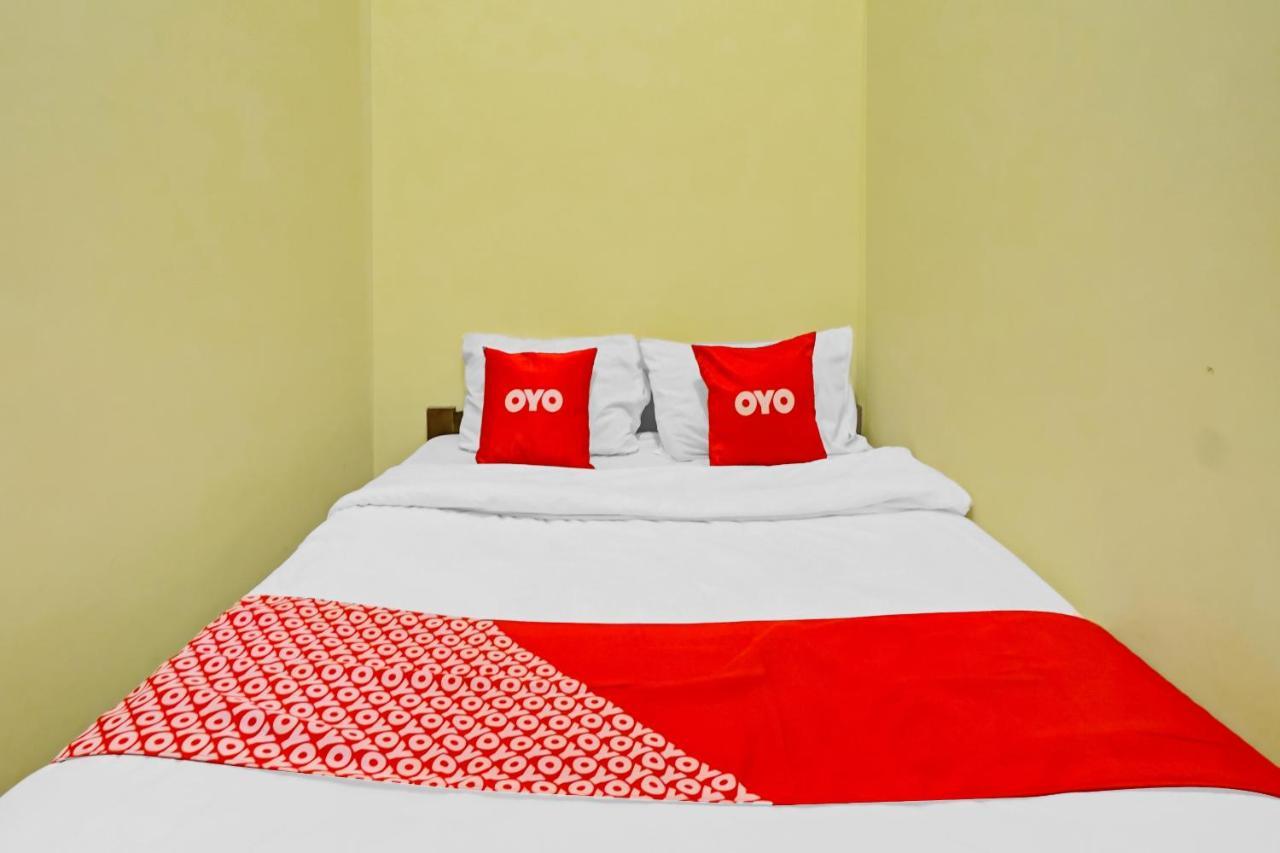 Oyo 3298 Bromo Guest House Family Malang Esterno foto