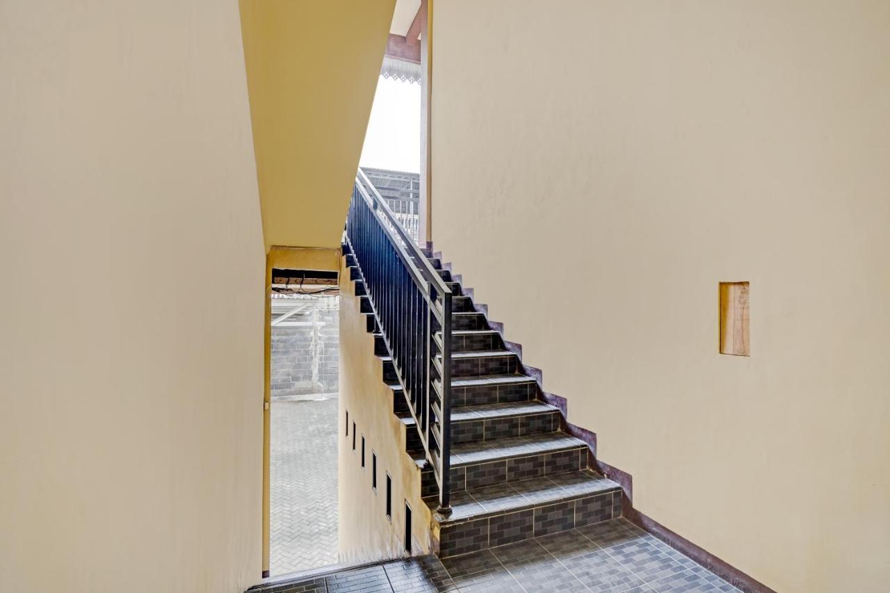 Oyo 3298 Bromo Guest House Family Malang Esterno foto