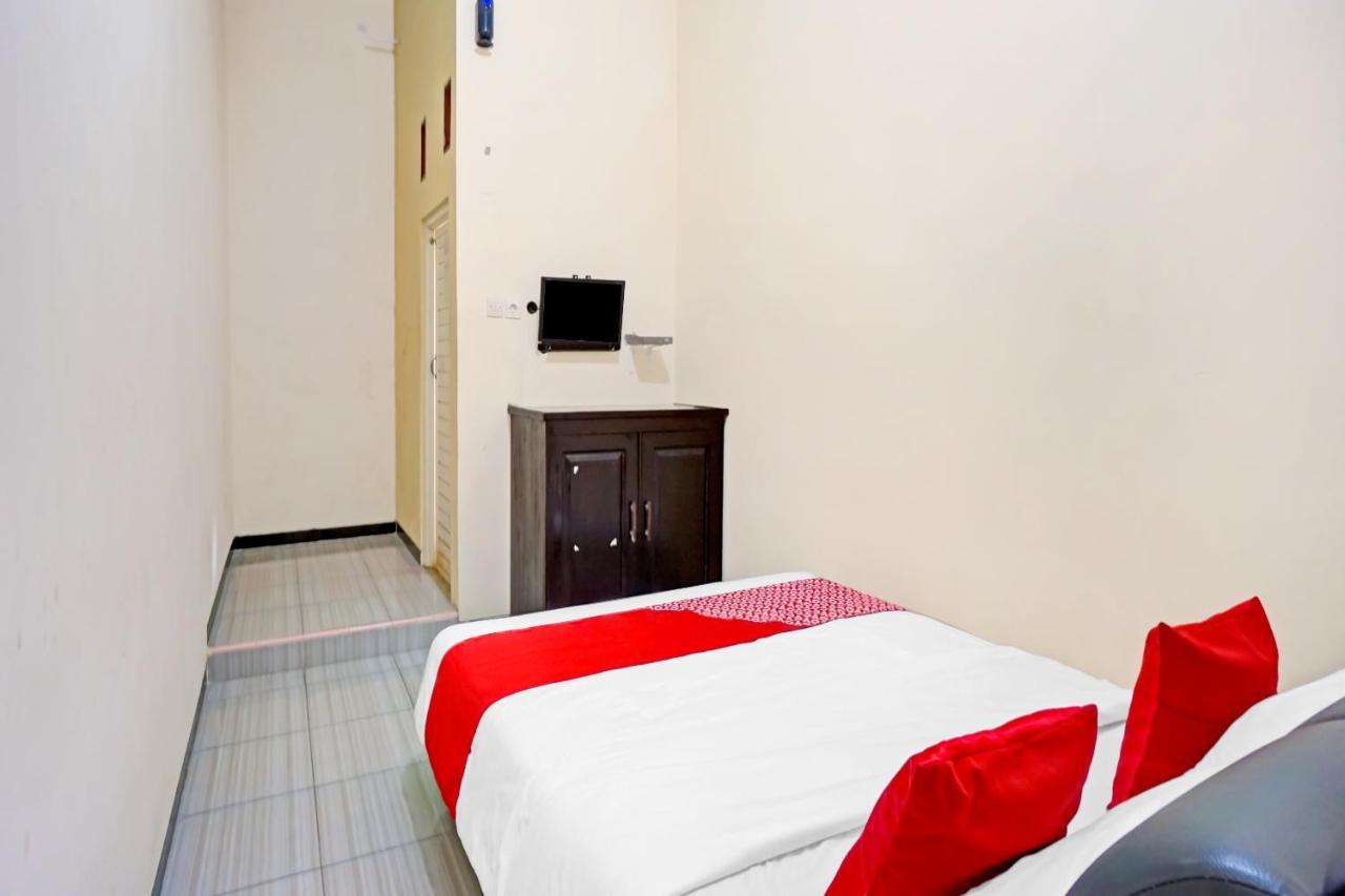Oyo 3298 Bromo Guest House Family Malang Esterno foto