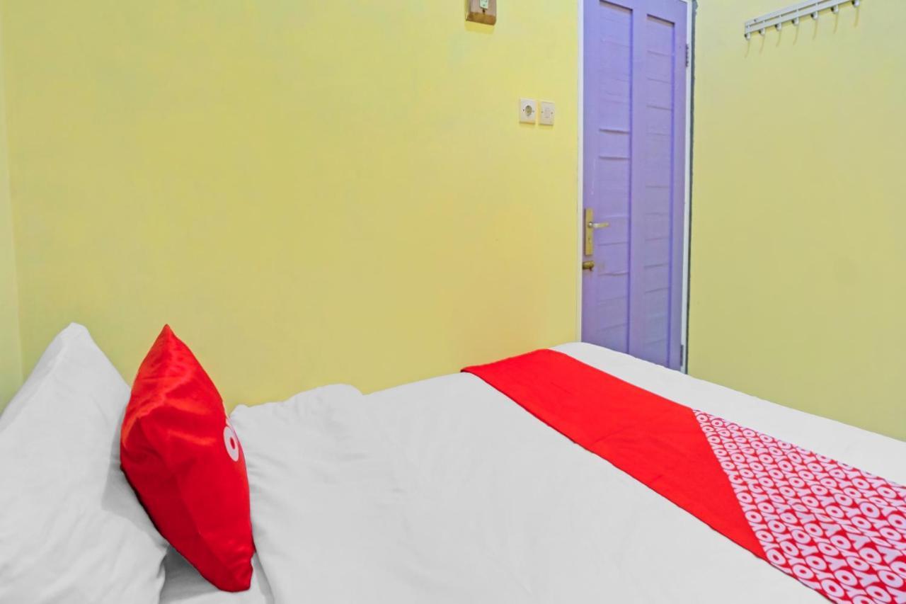 Oyo 3298 Bromo Guest House Family Malang Esterno foto
