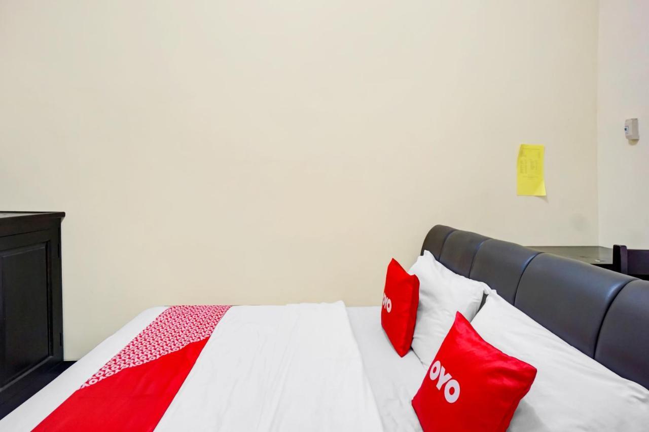 Oyo 3298 Bromo Guest House Family Malang Esterno foto