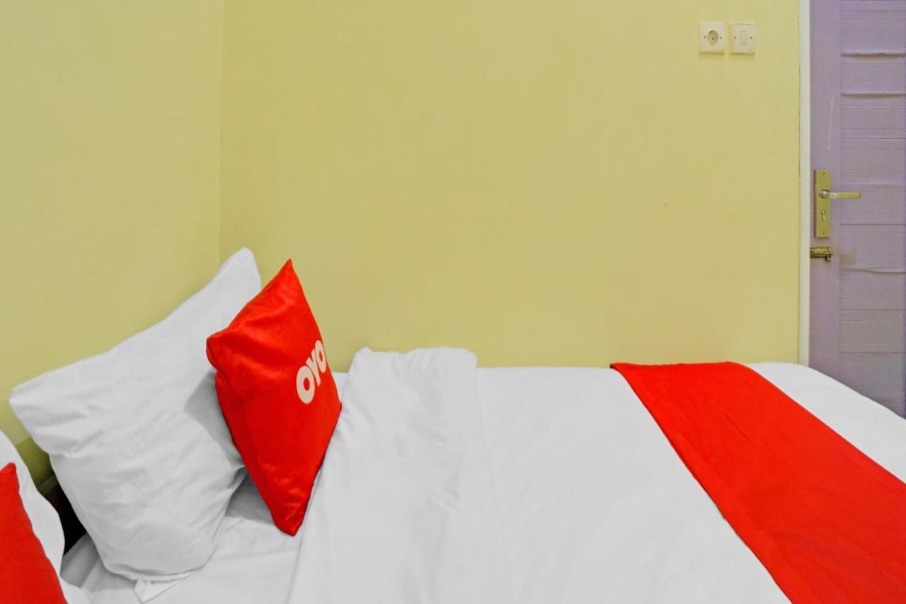 Oyo 3298 Bromo Guest House Family Malang Esterno foto